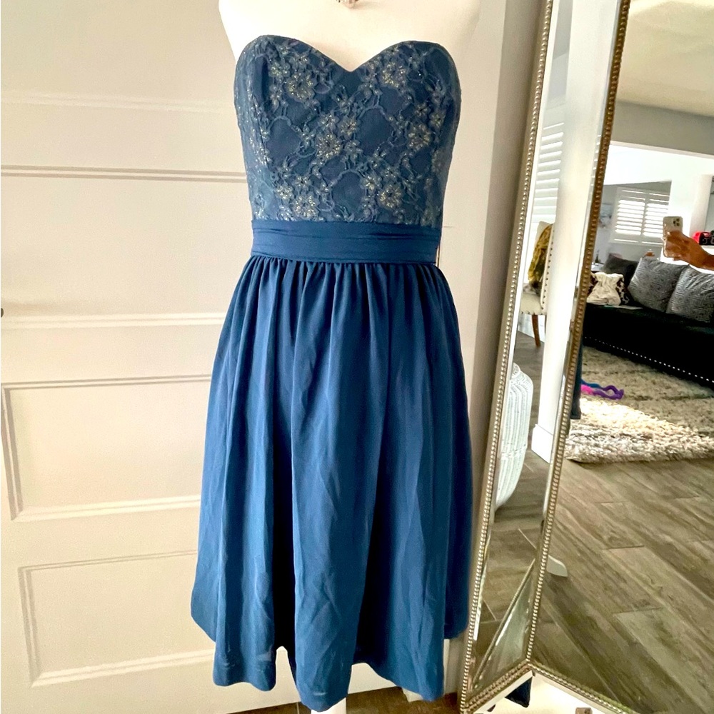 Modcloth Strapless lace top dress with waist tie. size medium.